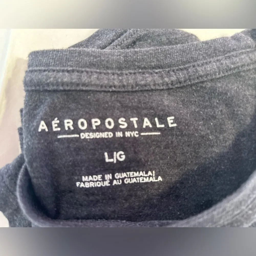 Aeropostale Tropical Hybiscis Pattern Tee Dark Gray Youth Large Pre Owned